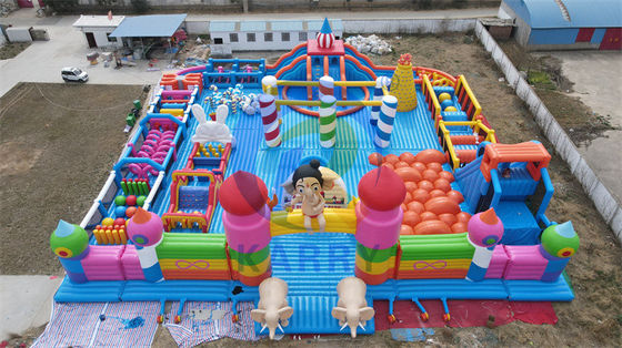 Включается надувный барьерный курс Fun City с лестницей и горки
