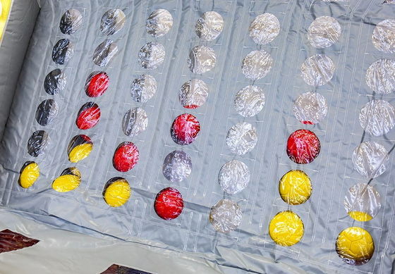 Красочная надувная игра Connect 4 в ряду для коммерческих задач