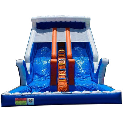 Надувное оборудование для аквапарка с большим бассейном и двумя широкими горками