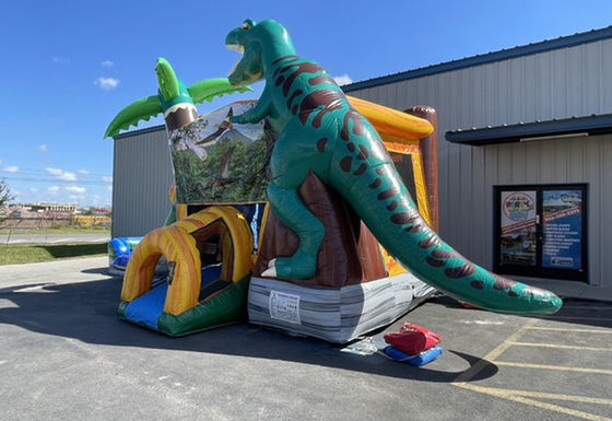 Почувствуйте волнение эпохи динозавров с нашим надувным скакалкой и горки